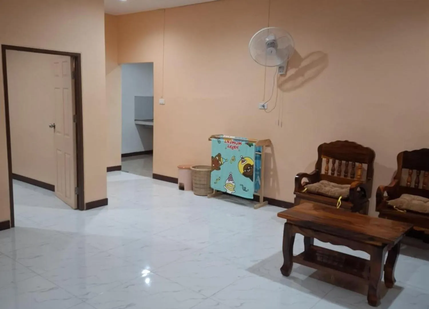 הקונטקטים של Patcharin House 1